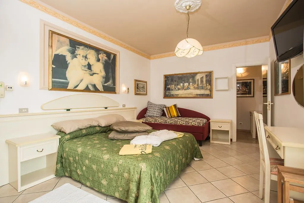 Hotel Byron Milano Marittima 3*,