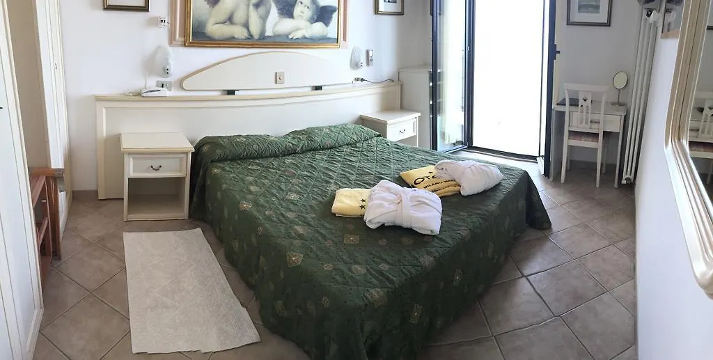 Hotel Byron Milano Marittima 3*,