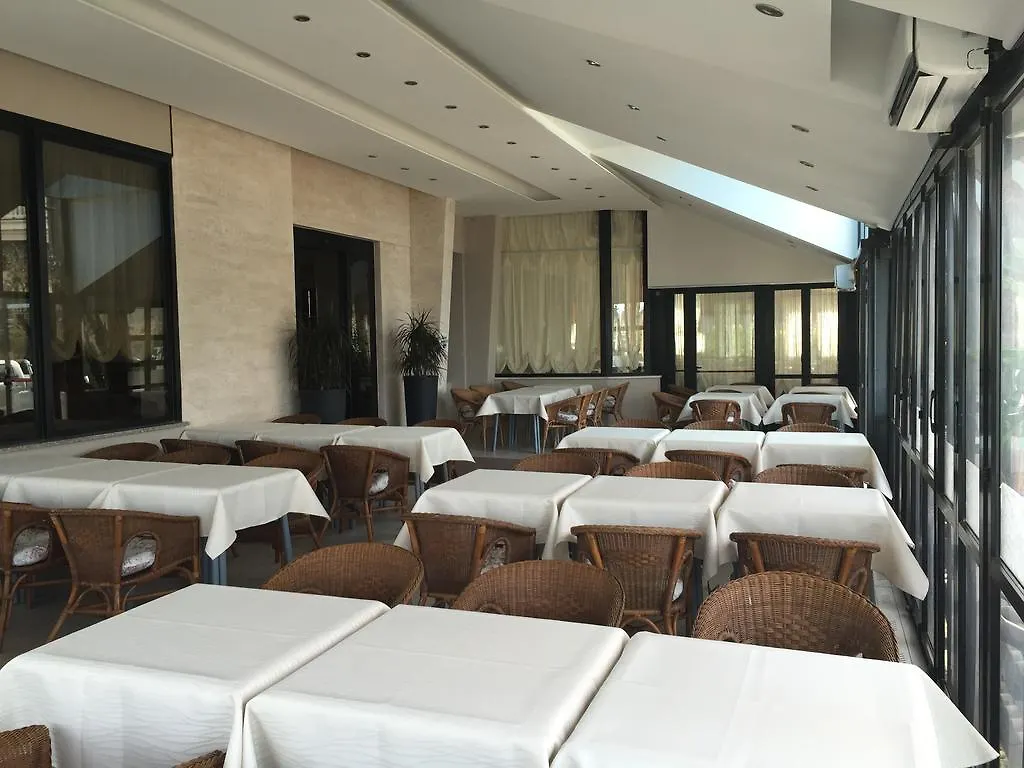 Hotel Byron Milano Marittima 3*,